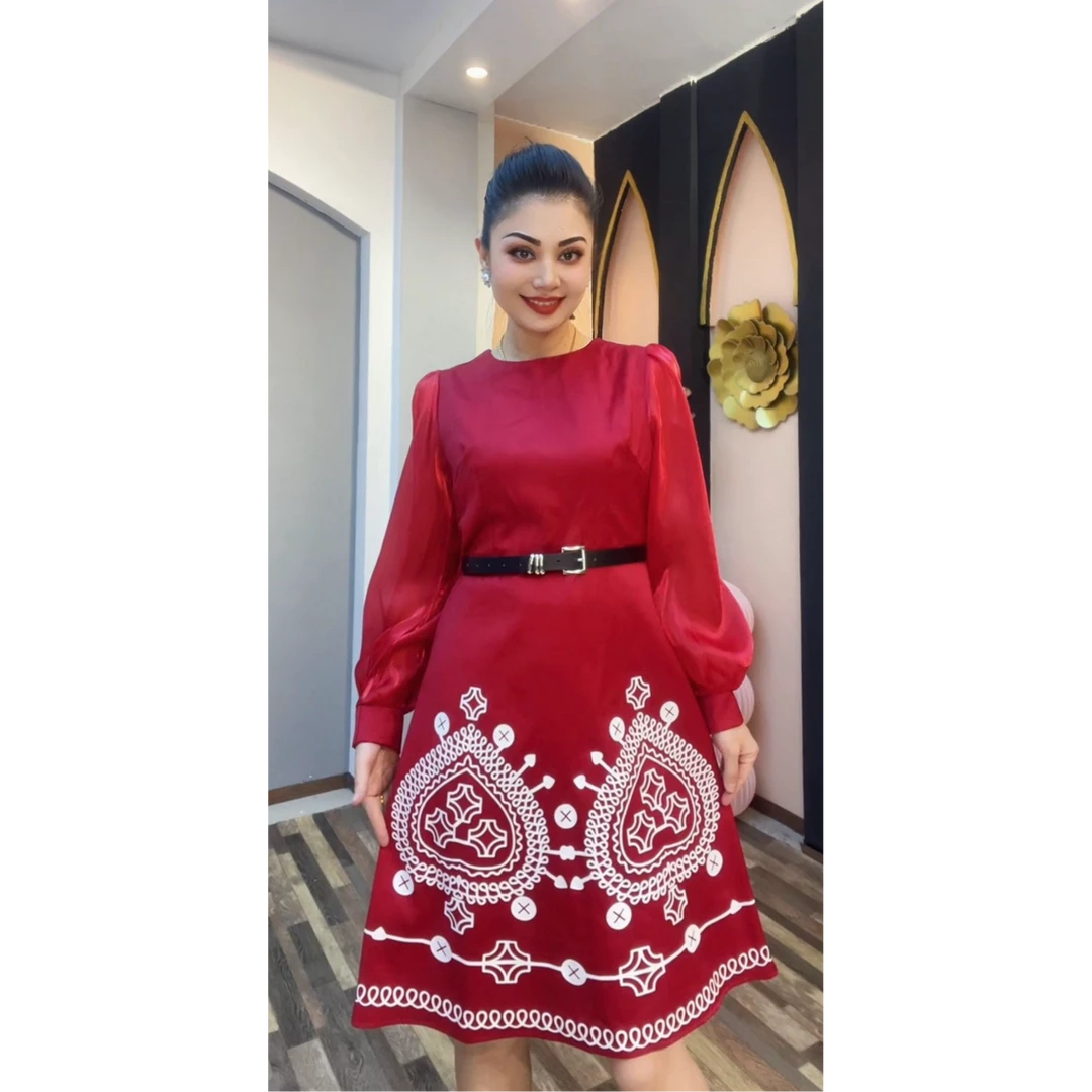 南油欧货轻奢名媛小香风重工盘花圆领透明袖端庄轻熟风连衣裙黑色