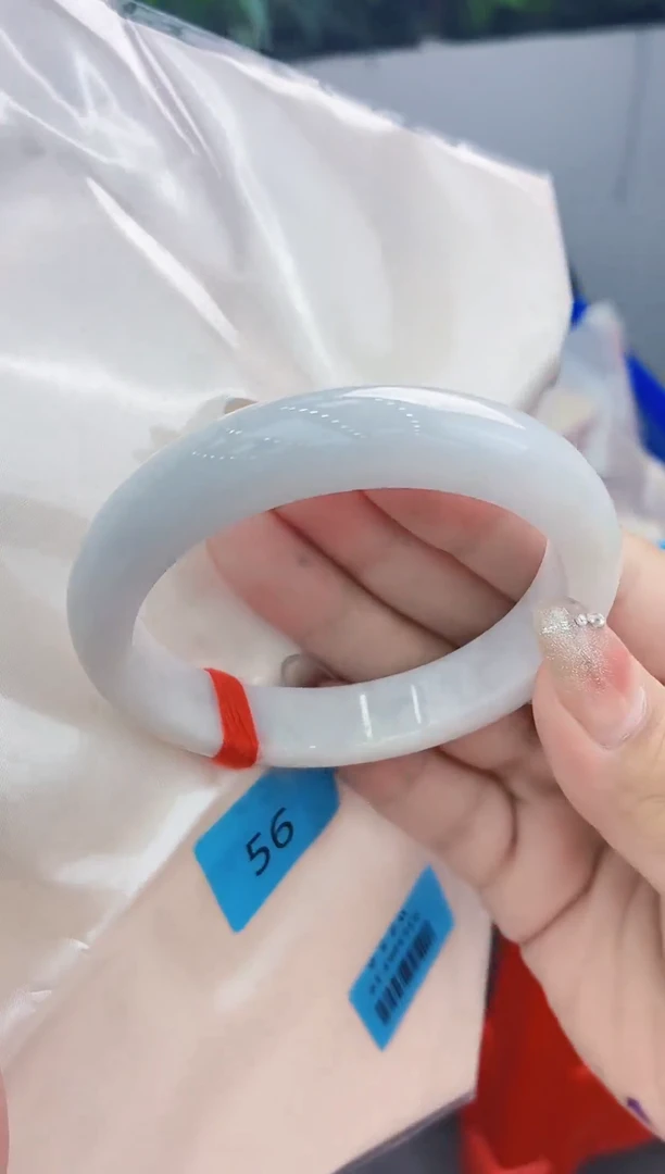 翡翠手镯未镶嵌翡翠手镯