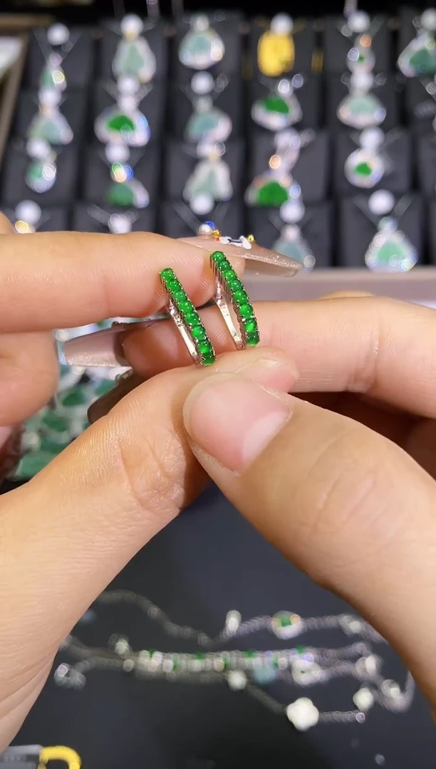 【闪购商品】翡翠耳饰银S925镶嵌排豆耳线