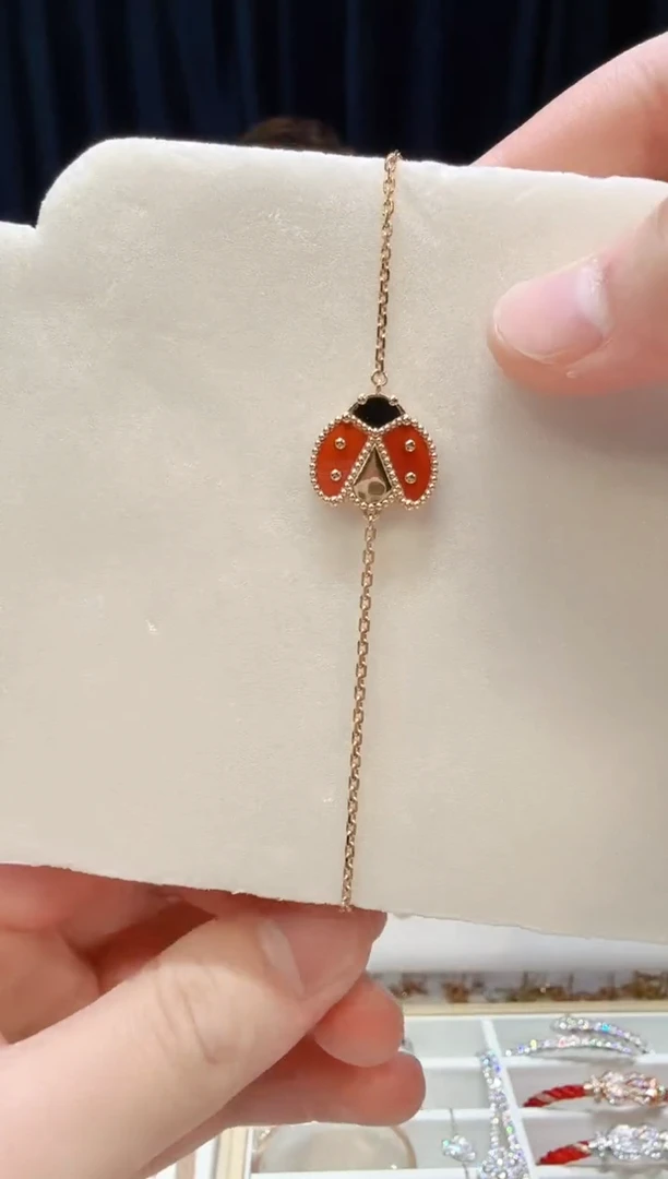 18K金镶嵌手链玛瑙/玉髓瓢虫手链