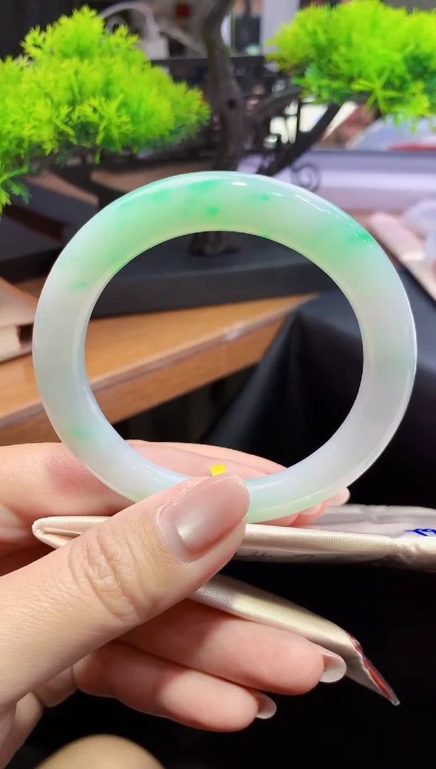 未镶嵌手镯翡翠-y93 天然缅甸翡翠A货56.8圆条总价万定金2万