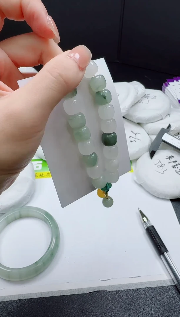 石英质玉手镯未镶嵌天山翠手链【花纹随机】