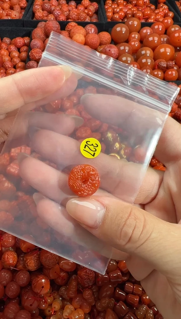 南红玛瑙未镶嵌颈饰1