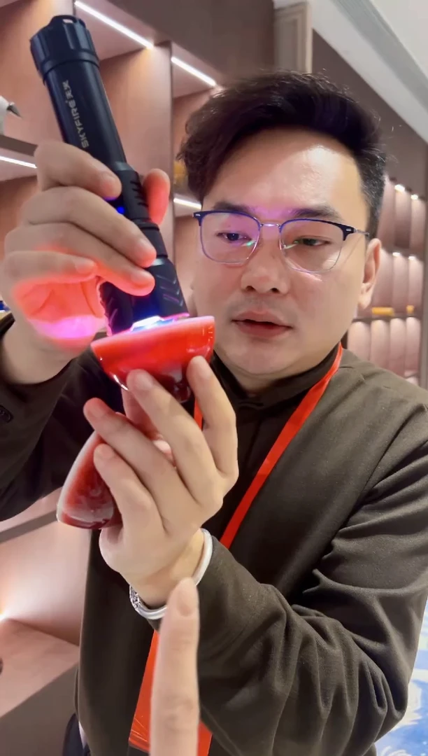 摆件郎红鸡心杯一对