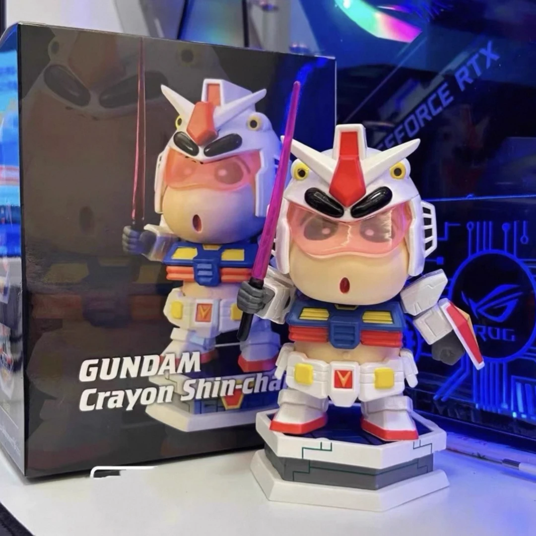 潮玩汽车摆件高达机甲战士蜡笔小新手办模型车载可爱公仔装饰品