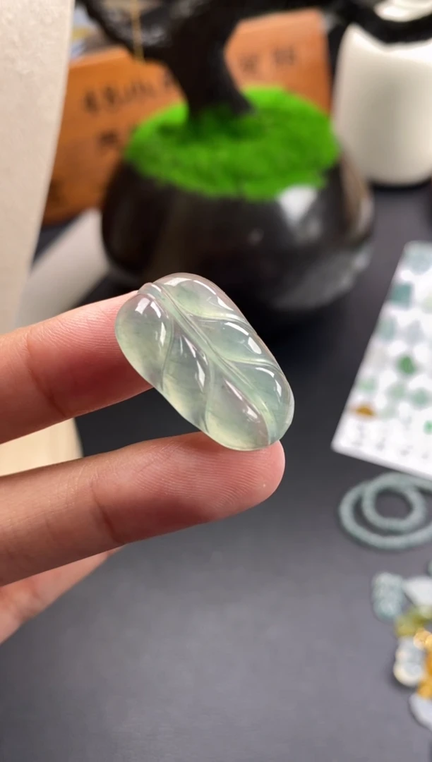 颈饰未镶嵌翡翠冰种叶子