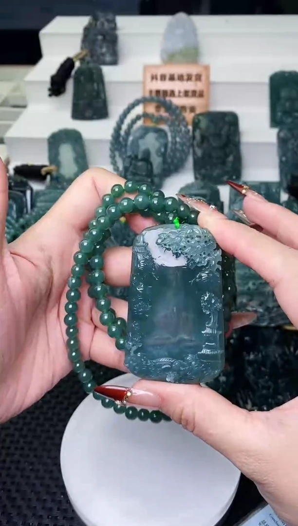 颈饰未镶嵌翡翠