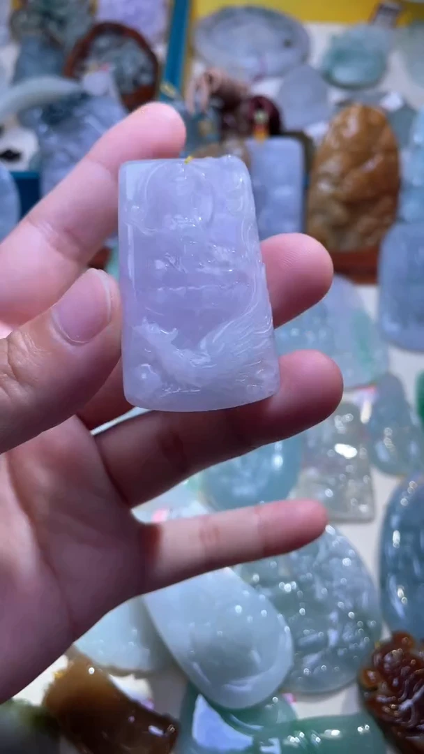 翡翠未镶嵌颈饰观音