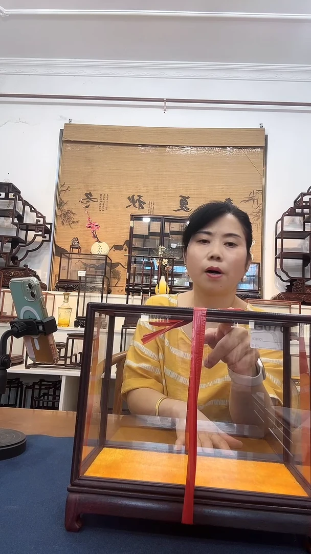 卢氏黑黄檀（大叶紫檀）木雕款玻璃罩070