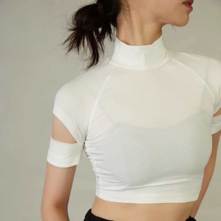 TRAINING系列丨螺纹紧身微透中领短袖切割口设计露脐短上衣