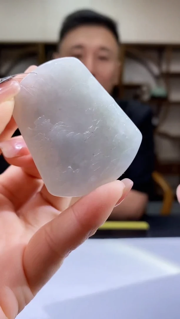 翡翠未镶嵌颈饰36/0616/W/山水