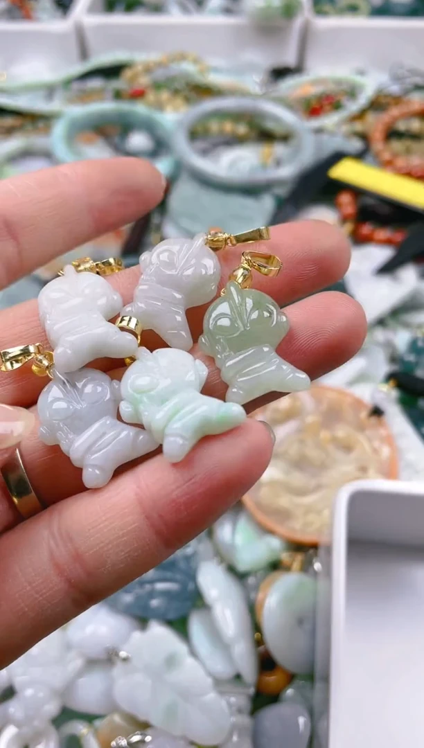 【闪购商品】翡翠颈饰未镶嵌一单一个多样性随机发一件