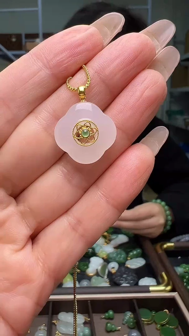 颈饰18K金镶嵌和田玉(多样性发货.发其一）10.20.32