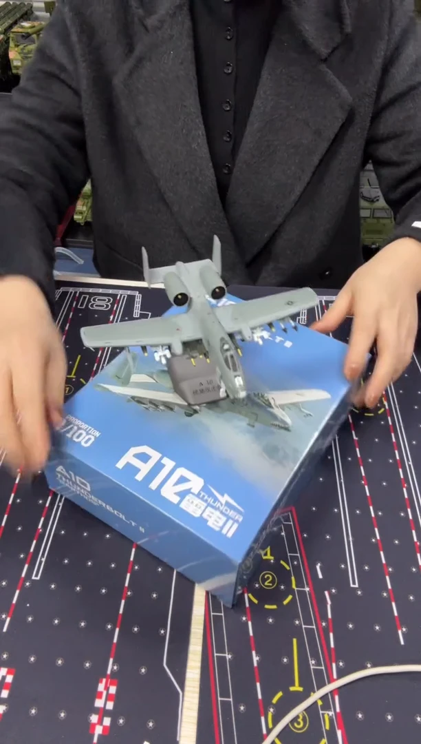 1/100合金A10飞机机模型