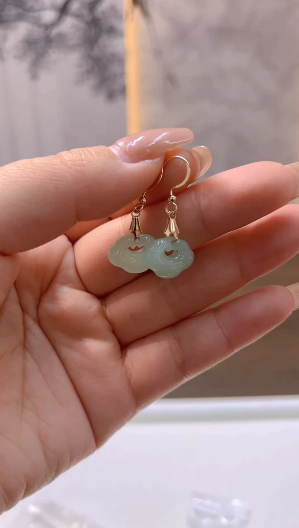 14K金镶嵌和田玉耳饰E869