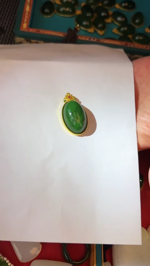 颈饰未镶嵌和田玉鸽子蛋3.0