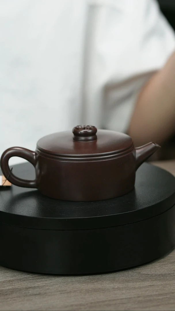 茶壶紫砂在*上H1973陈春芬光素镂空福气汉瓦