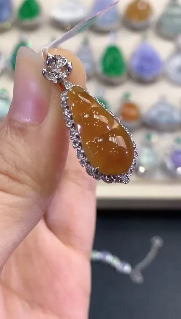 【闪购商品】翡翠吊坠(不含链)18K金镶嵌 C46