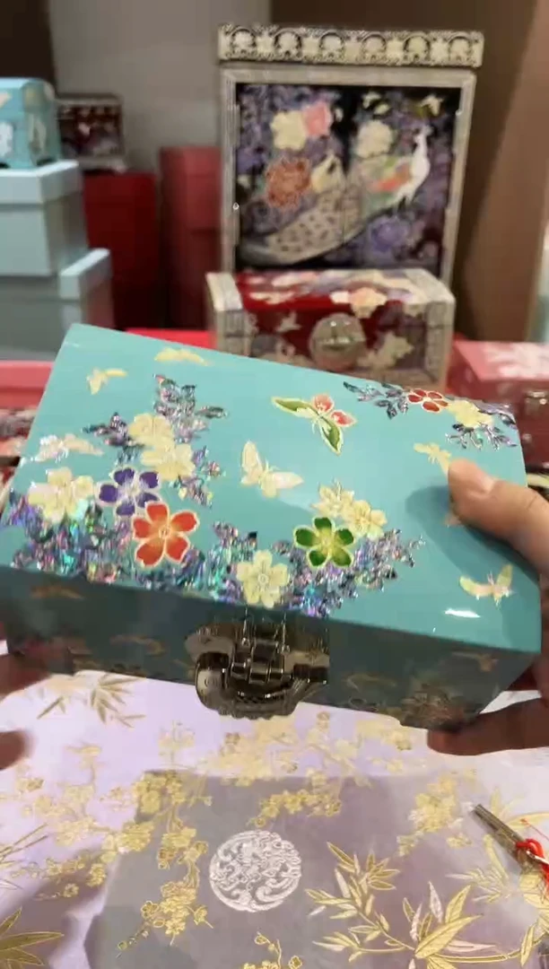 微瑕鱼锁满贝底·弘贝雅螺钿漆器文化馆