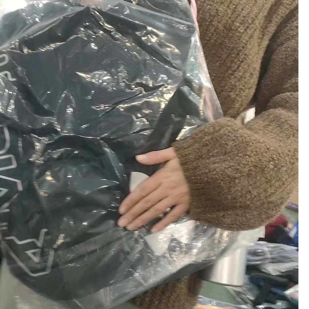 黑色白标书包发1个大容量