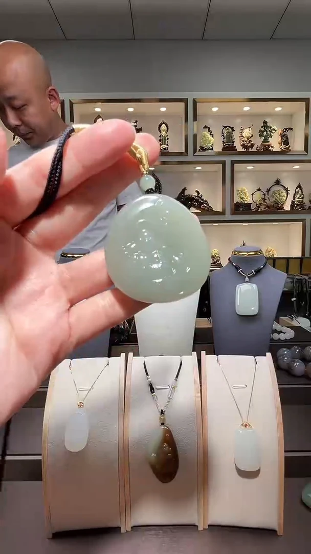 和田玉未镶嵌颈饰苏