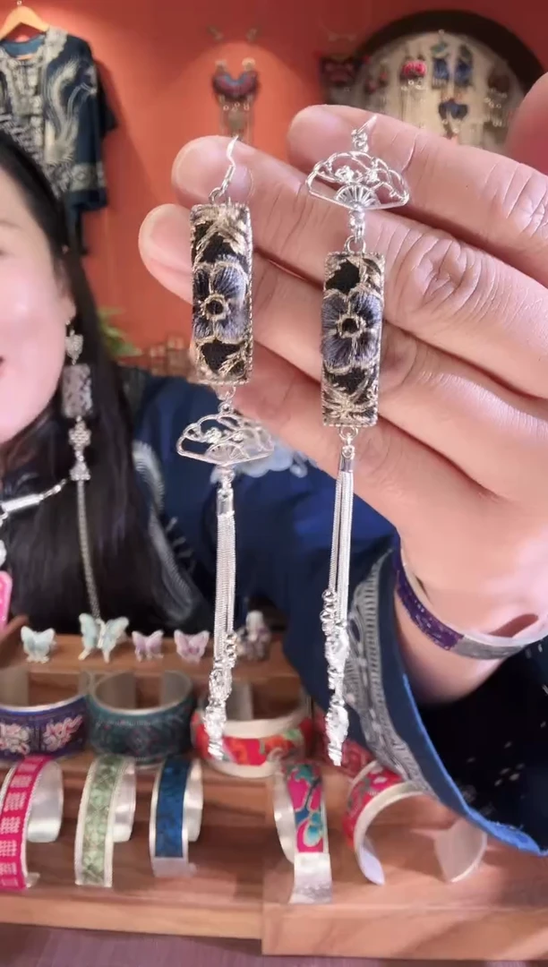 织绣手工苗绣刺绣首饰12