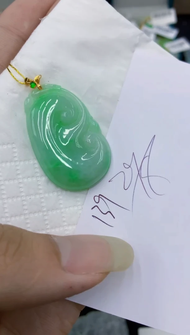 翡翠18K金镶嵌颈饰1111111111111