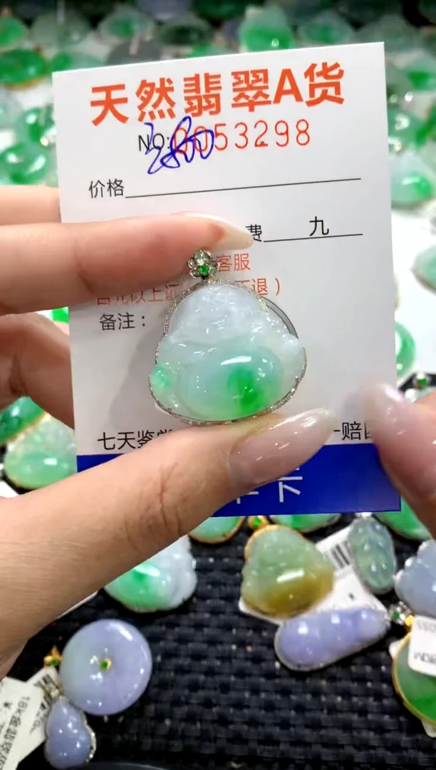 翡翠18K金镶嵌颈饰1111111111111111