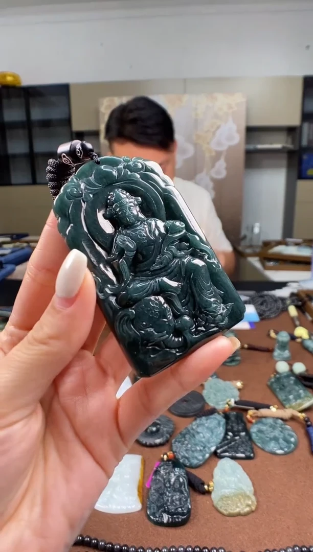 颈饰未镶嵌翡翠 多样性发其一