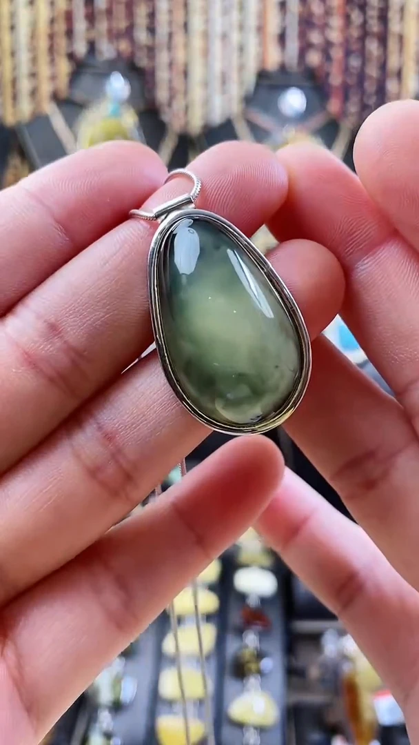 银S925镶嵌颈饰琥珀吊坠