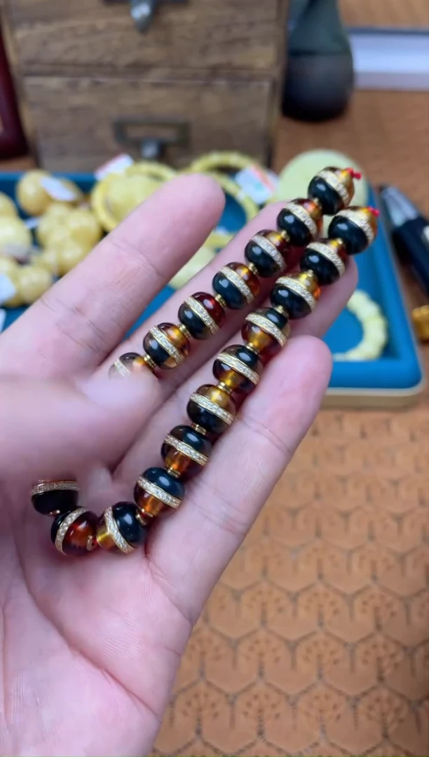 【闪购商品】琥珀裸石未镶嵌DZWY8003多样性发其中一件