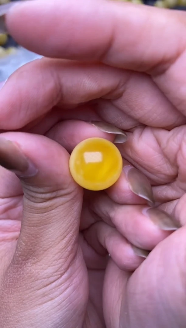 裸石琥珀未镶嵌大小姐珠宝90