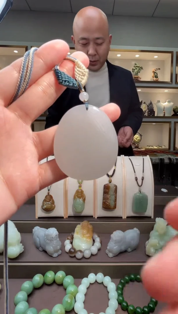 颈饰未镶嵌和田玉苏