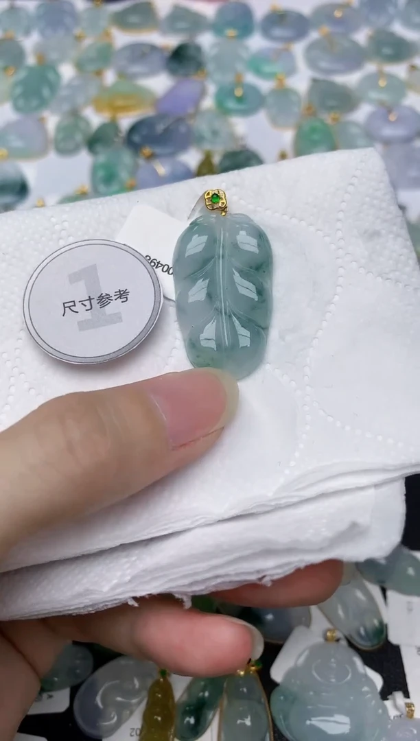 翡翠18K金镶嵌颈饰天然A货翡翠