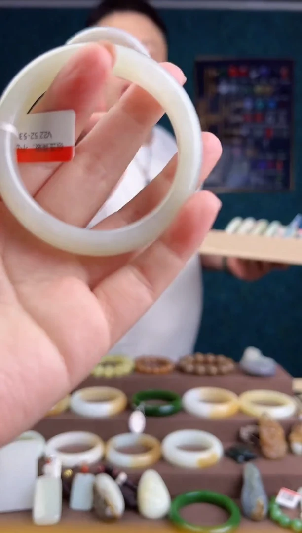 【闪购商品】和田玉手镯未镶嵌ZZ 拍一发一 多样性发货54