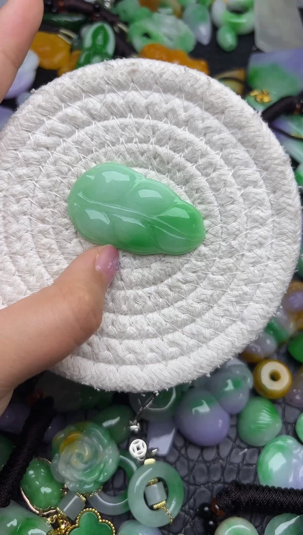 颈饰未镶嵌翡翠缅甸翡翠吊坠