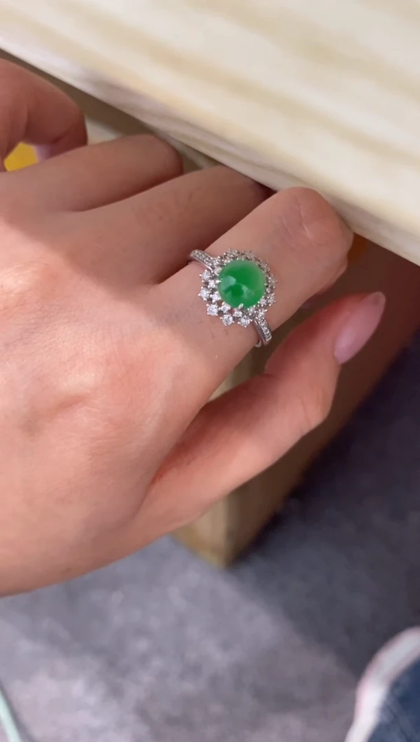 颈饰18K金镶嵌翡翠收到货48小时鉴赏期（超时不退不换）