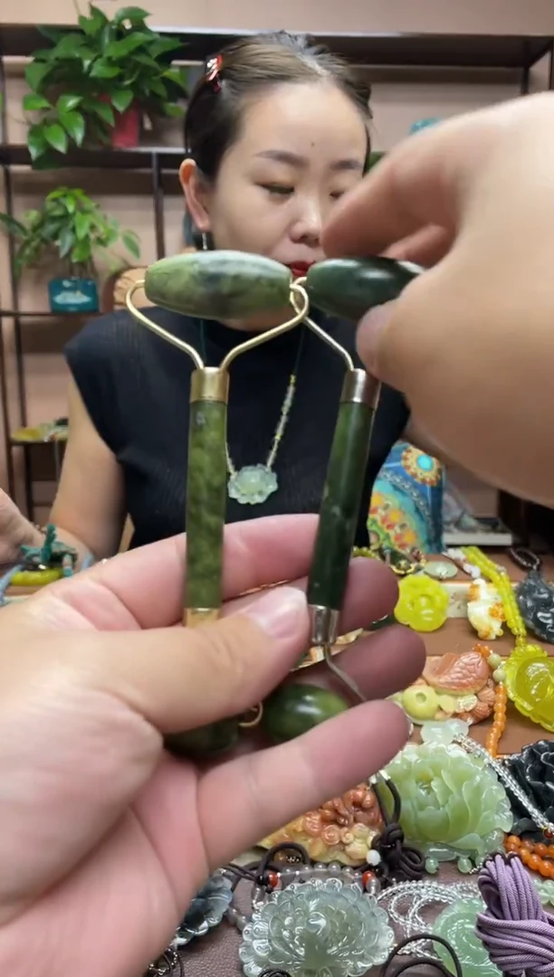 未镶嵌岫玉吊坠多样性发货发其中之一
