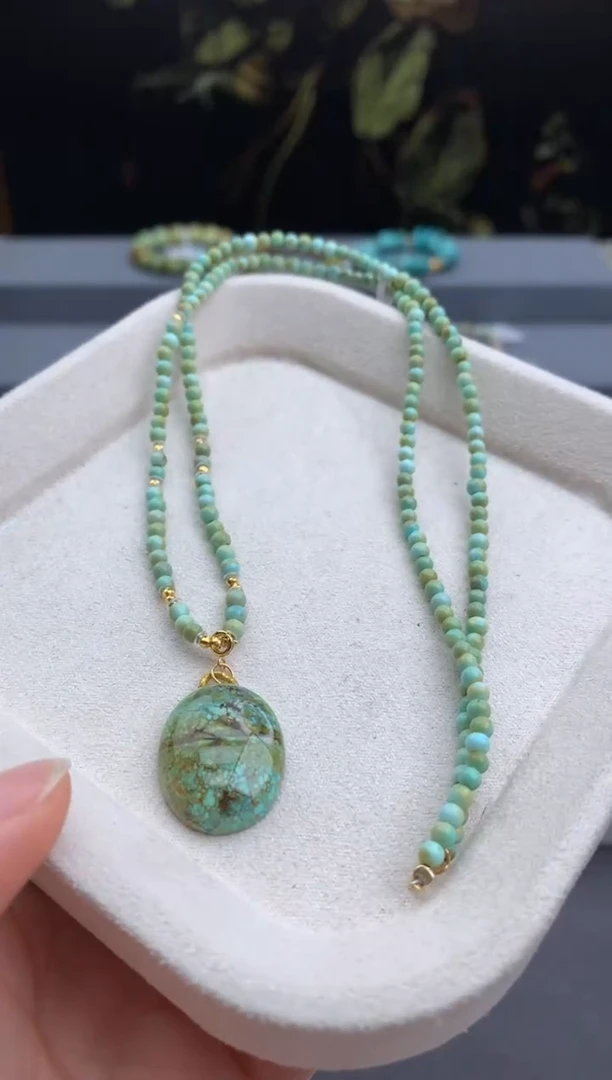 18K金镶嵌绿松石锁骨链茜.E44