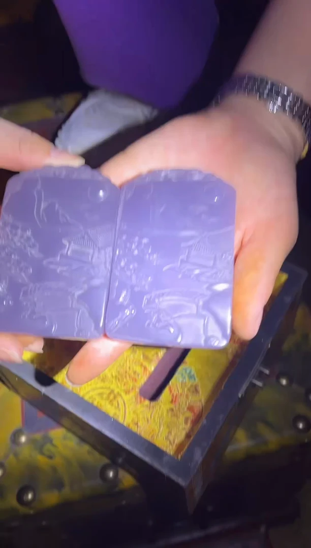 和田玉未镶嵌颈饰和田玉紫 山水大方牌 其中一个给