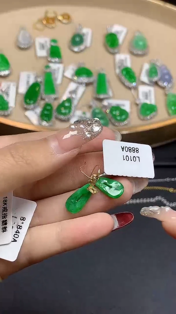 【闪购商品】翡翠吊坠(不含链)18K金镶嵌多样性发其一L0101