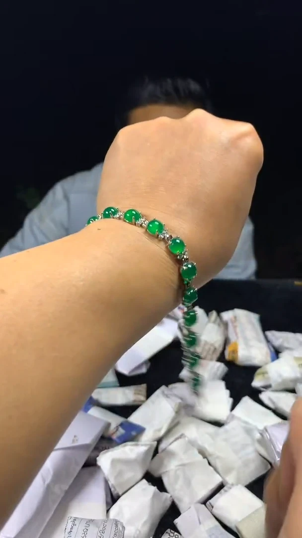 满色吊坠，所见即所得！！！