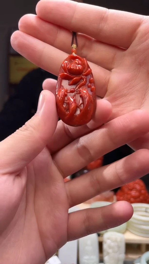 颈饰未镶嵌南红玛瑙吊坠
