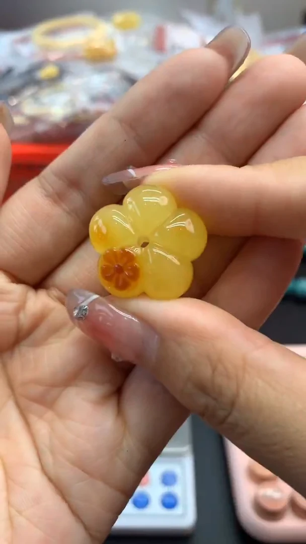 未镶嵌琥珀珠宝奇石521