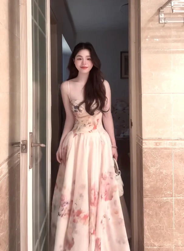 夏季新款时尚收腰桃心领吊带连衣裙子女小众显瘦气质高级感穿搭潮