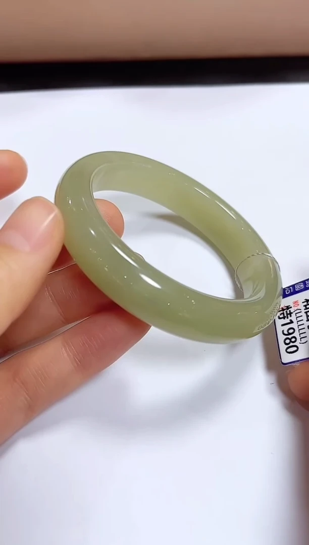 颈饰未镶嵌和田玉手镯53.8