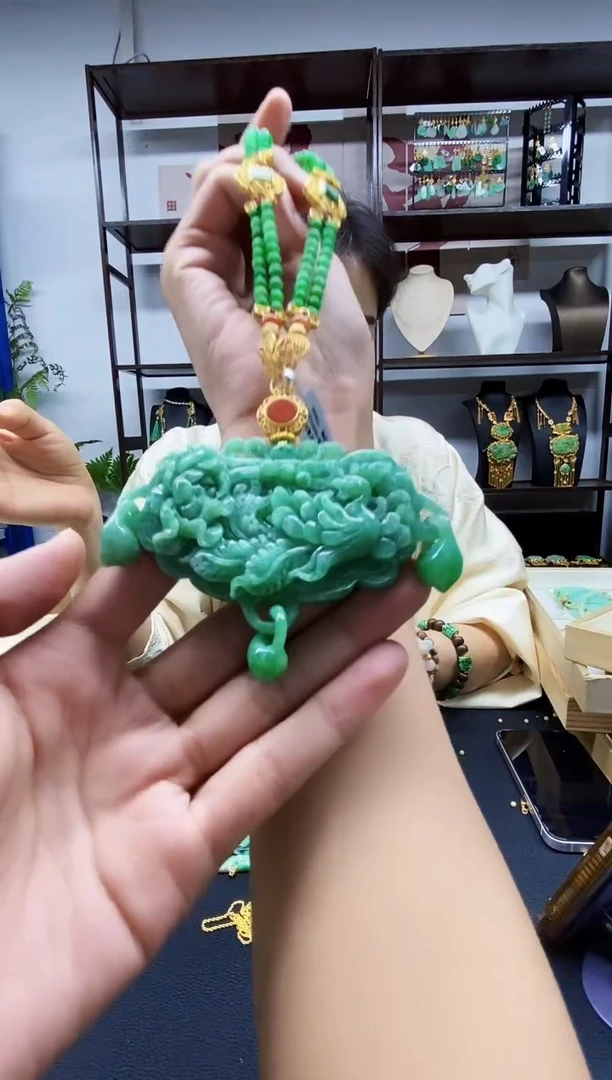 翡翠未镶嵌颈饰翡翠吊坠