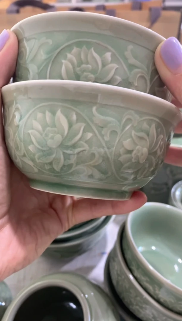 瓷片微瑕 莲纹碗【两个】色差 特价处理