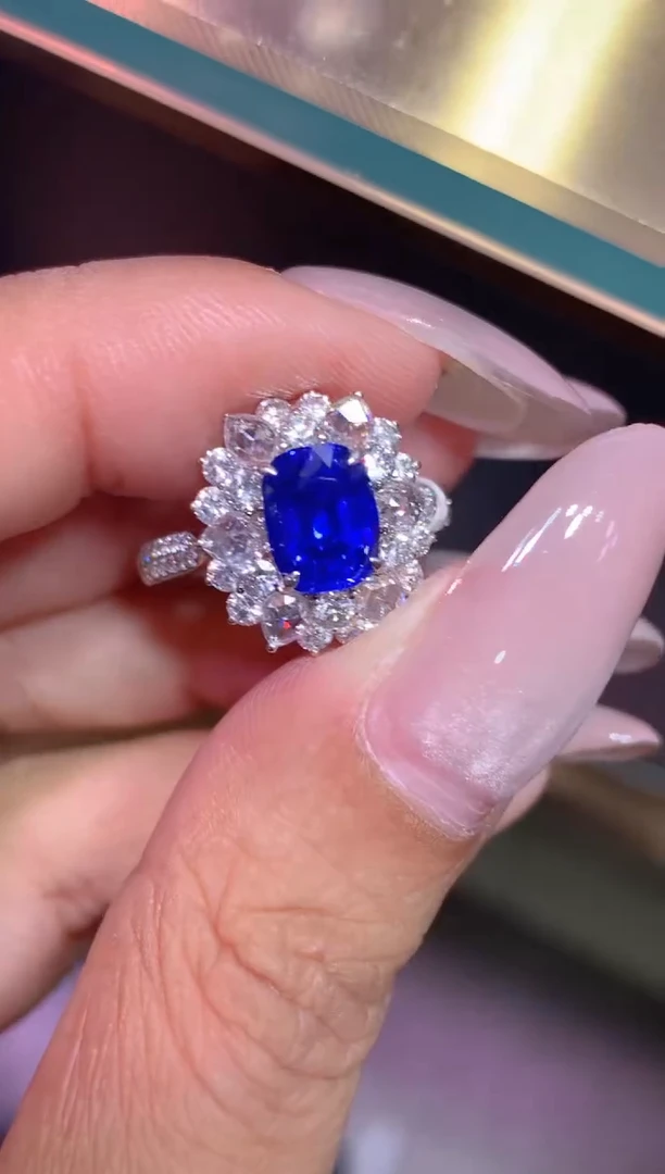 蓝宝石戒指18K金镶嵌2.13CT