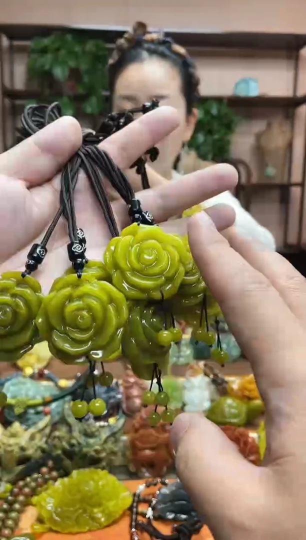 未镶嵌岫玉吊坠多样性发货发其中之一